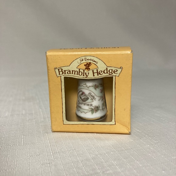 ROYAL DOULTON Vintage Thimble Jill Barklem SUMMER Brambly Hedge 1982 Collectible - Picture 3 of 10